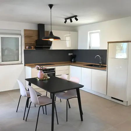 Nino Apartment *