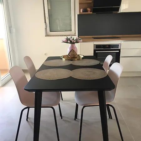 Nino Apartament