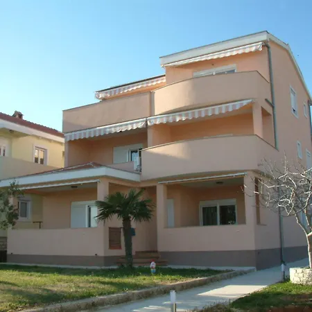 דירה Nino זאדאר