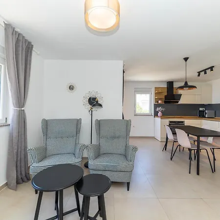 Apartment Nino *