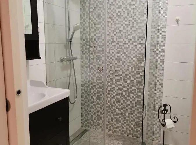 דירה Nino זאדאר