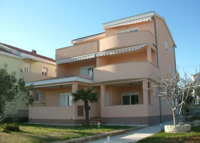 דירה Nino זאדאר